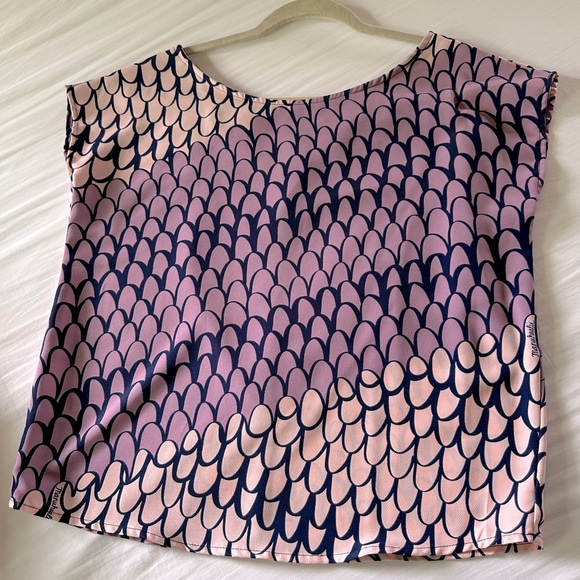 Manuheali’i Manuhealii, Medium sleeveless blouse - Picture 3 of 4